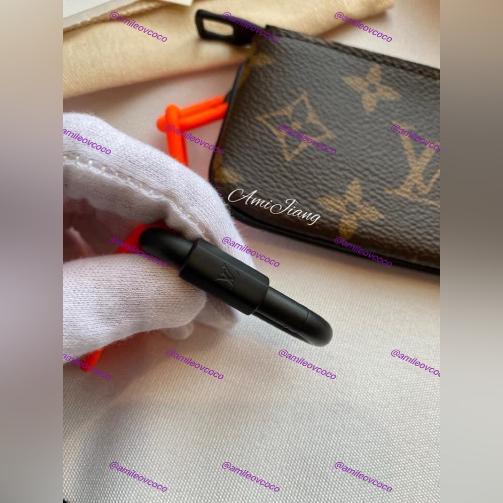 🦄Unicorn! LOUIS VUITTON x VIRGIL ABLOH POCHETTE CLE MONOGRAM Coin/Card holder🦄 - Picture 2 of 8